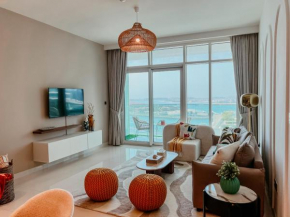 Oceanfront Escape: Stylish 1 BR in Beachfront